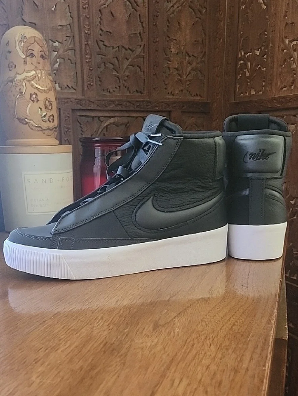 Nike Mid-Top Women. Super Clean!